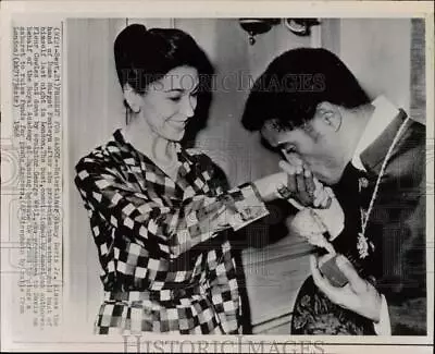 1968 Press Photo Singer Sammy Davis Jr. & Ballerina Dame Margot Fonteyn London • $16.99