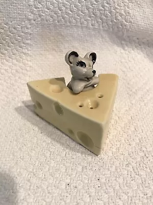 Vintage Ceramic Arts Studio Mouse And Cheese Salt & Pepper Shakers Yellow Grey  • $15.21