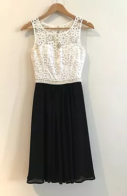 Review Dress Size 6 Excellent Condition. • $55
