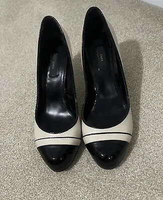Ladies Zara Court Shoes • £20