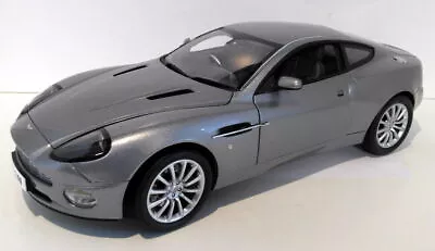 Kyosho 1/12 Scale Diecast 08603S Aston Martin V12 Vanquish 007 James Bond • £449.99