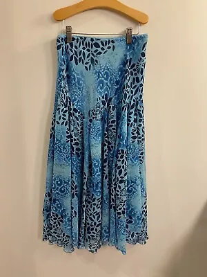 $20 • Buy Y2K Two-toned Blue Patterned Midi Skirt With Ruffled Bottom Detail Size XS