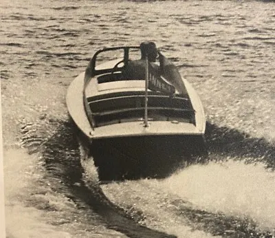 1950s QLD COAST BEACH REAL PHOTOS CLASSIC SPEEDBOAT CROWDED MARINA +++ EJ PARR! • $29.99