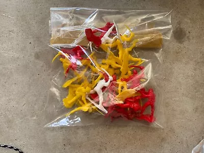 Mixed Group Of 15+ Medieval Knights Warriors In Battle Stance 2  Red Vs. Yellow • $8
