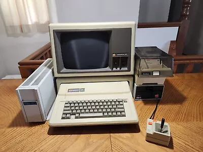 Apple IIe A2S2064 Vintage Personal Computer • $400