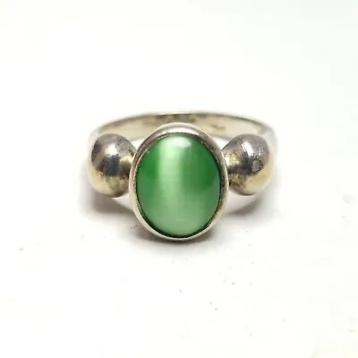Vintage Sterling Silver Green Cats Eye Glass Oval Cabochon Ring Size 7 1/2 Band • $25.50