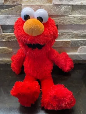 2016 Hasbro Sesame Street Love To Hug And Sing  Elmo  • $3.83