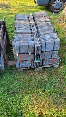 £100 • Buy Used Concrete Roof Tiles - Redland Grey Arrox 550