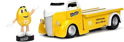 M&M's 1:24 1947 Ford COE Flatbed Die-cast Car & 2.75  Yellow Figure Toys For... • $29.99