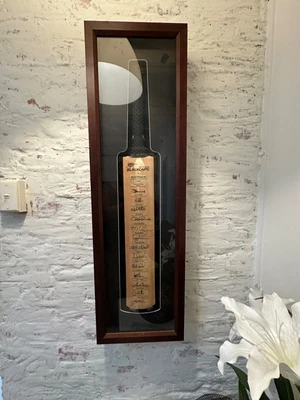 $300 • Buy Signed Framed 2005 NZ Cricket Team Fullsize Cricket Bat - Stephen Fleming