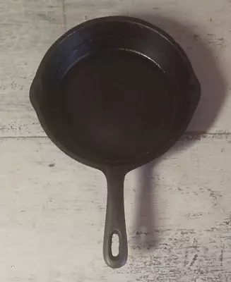 Unmarked 7.25  Cast Iron Skillet Vintage Heat Ring Naturally Well Seasoned • $23.35