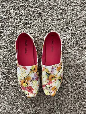 Floral Toms Slip On - Size 9.5 • $6.40