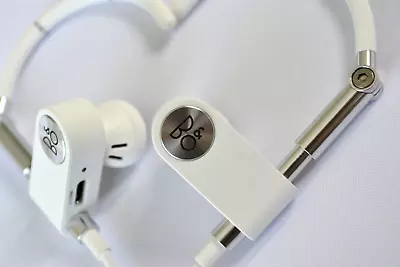 £75 • Buy Beoplay Earset Bang And Olufsen B&O White Bluetooth Connected Earphones (652)