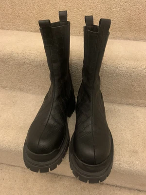 £30 • Buy TOP-SHOP  Chunky Croc Leather Chelsea Boots Size 40