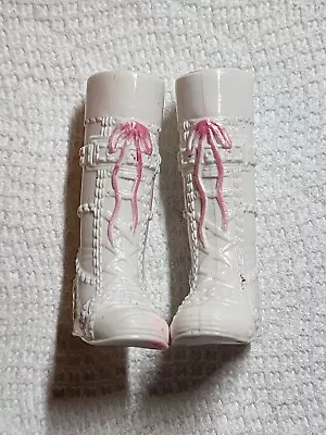 MGA Moxie Girlz Magic Snow Tent Lexa Doll White Boots • $5