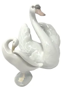 Large Vintage Retired LLadro Swan Open Wing  And Young Swan • $50