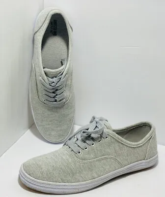 MOSSIMO Women Sneakers Athletic Casual Flat Shoe Grey Size 7 • $14.61
