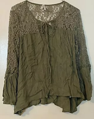 Lacey Army Green Mudd Women’s Shirt Size Large • $0.99