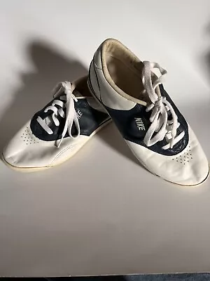 NIKE Vintage Woman's White & Blue Shoes Woman’s 7 1980s Saddle Shoes *Rare • $132.48