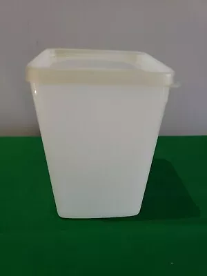  Vintage Ball Freezer Storage Container 1 Quart (32 Oz) With Lid  • $9.99