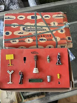 Vintage Authenticast COMET METAL Miniatures STREET SCENE Lead Figures Set • $29.99