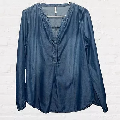 Passport Women’s Size Medium Tunic Chambray Shirt Long Sleeves V Neck Blue • $12.95