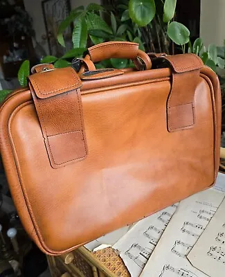 Vintage Brown Leather Holdall Weekend Bag/Suitcase Travel Elegant  • £30