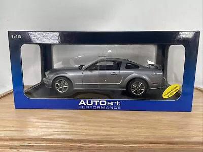 1/18 AUTOart 2005 Ford Mustang GT 2004 Auto Show Version Part # 73013 ! • $70