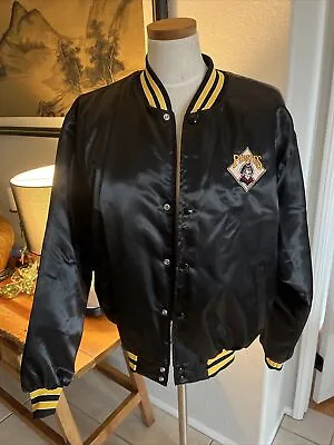 Vtg.  MINT!! PITTSBURGH PIRATES Black Snap Up Satin Swingster Jacket L Large A6 • $69.99