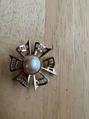 Vintage Pinwheel Windmill Gold Tone Faux Pearl Brooch Pin • $6.99