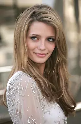 Mischa Barton Looking To The Side 8x10 Picture Celebrity Print • $3.99