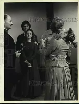 1980 Press Photo Actor Melissa Gilbert And Co-stars Little House On The Prairie • $17.99