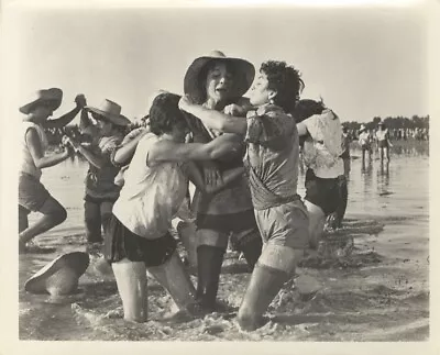 Rice Girl 1956 Elsa Martinelli Women Fighting In Paddy Original 8x10 Photo  • $24.99