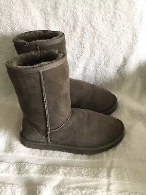 UGG Australia Classic Short Women's Boots Gray  SN 5825 Size 7 US/38 EUR5.5 UK • $23