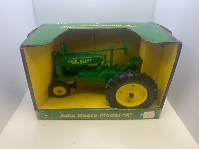 ERTL Diecast Green 1/16 Scale 1939 JOHN DEERE Model A TRACTOR - New In Box • $40