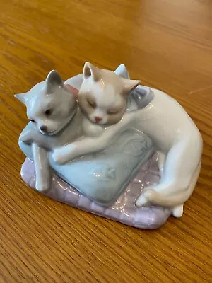 NAO By Lladro ~ ‘Snuggle Cats’. Two Cats Snuggling Together On Some Cushions.VGC • £9.99