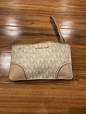 MICHAEL KORS JET SET LG ZIP CLUTCH  MK LOGO VANILLA LUGGAGE Wristlet • $20