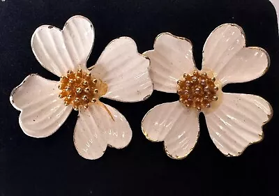 Gold Tone White Enamel Matching Flowers Vintage Brooch Jewelry Lot Y • $0.99