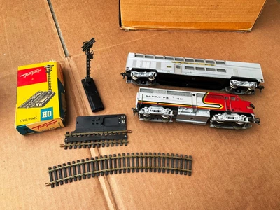 $35 • Buy Fleischmann HO Scale #1341 Santa Fe Locomotive,  Passenger Car & Extra W. Germa