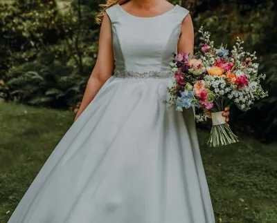 £349 • Buy Ivory A-line Wedding Dress Embellished Waist Lace Back Floor Length Size 12