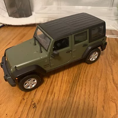 Maisto 2015 Jeep Wrangler Unlimited Sport. 1:24 R Mirror Missing S1 • $15