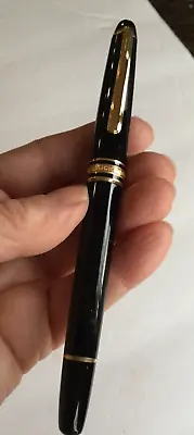 Montblanc Meisterstuck 4810 Fountain Pen In Black & Gold With 14k Gold  Nib • $115