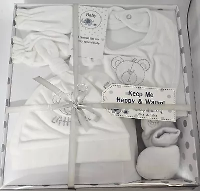 Baby Gift Set Newborn Boys Girl 4 Piece Socks Mittens Hat Cloths Bibs Layette • £7.99