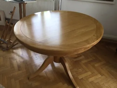 Medium Oak Round Dining Table • £150
