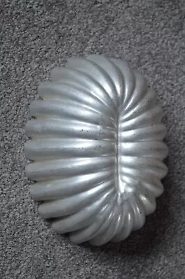 Vintage - Metal Oval Fluted Shape Jelly / Blancmange Mould • £9.99