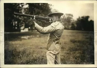 1923 Press Photo Marksman Sgt John W Aikins US MArines • $19.99