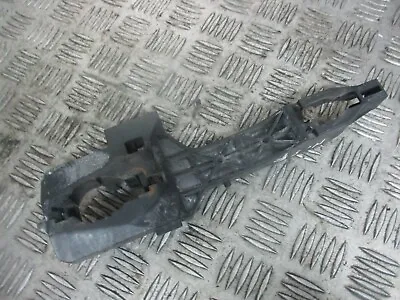 2013-17 Hyundai I30 5dr Passenger Side Front Door Handle Bracket Oem  • $18.93