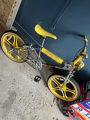 Netflix Stranger Things Mongoose BMX-style Bike 20 In Wheel Chrome / Yellow • $550