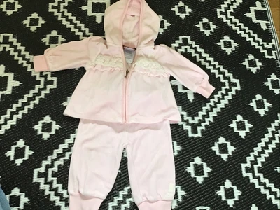 £5 • Buy Girls Baby Jogging Suit 3-6 Months