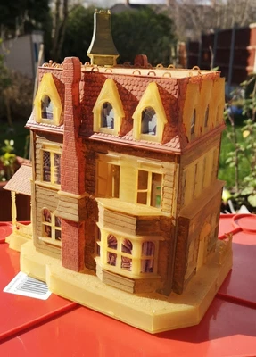 £35 • Buy The Adams Family Mansion /  Haunted House - Polar Lights Model Kit - Completed .